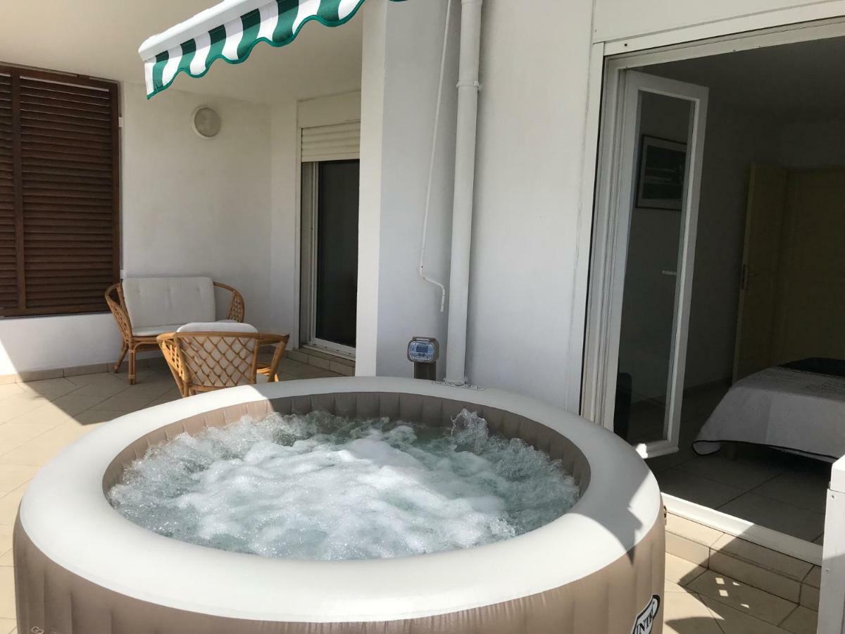 Meuble Homard Avec Jacuzzi Et Vue Mer Сен-Жиль-ле-Бен Екстер'єр фото
